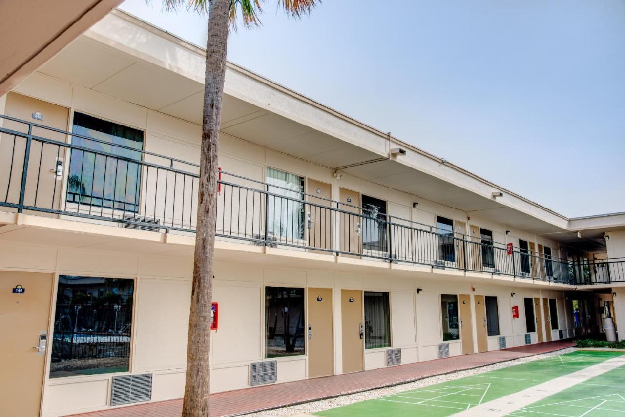 Days Inn By Wyndham St. Petersburg / Tampa Bay Area Pinellas Park Extérieur photo