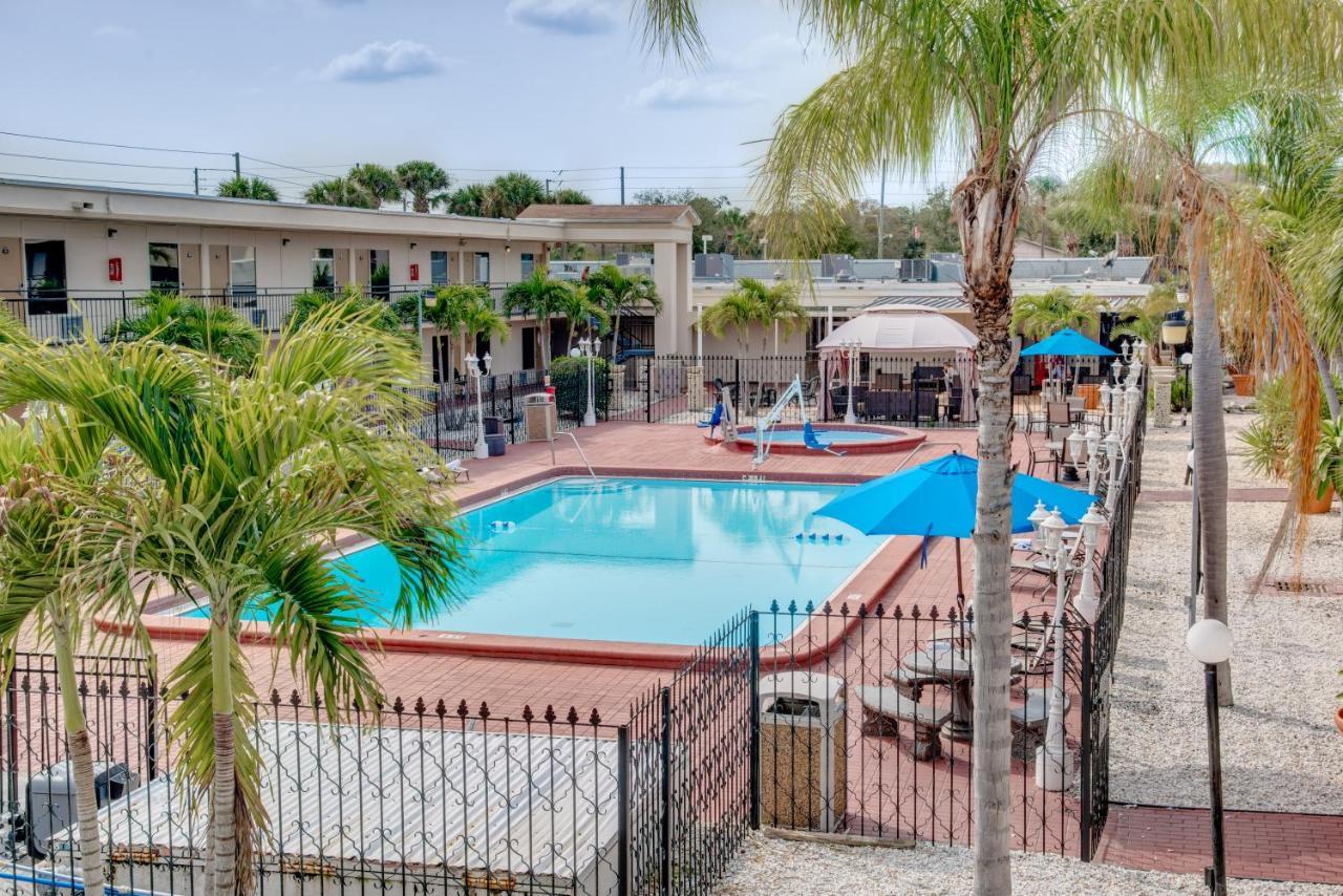 Days Inn By Wyndham St. Petersburg / Tampa Bay Area Pinellas Park Extérieur photo