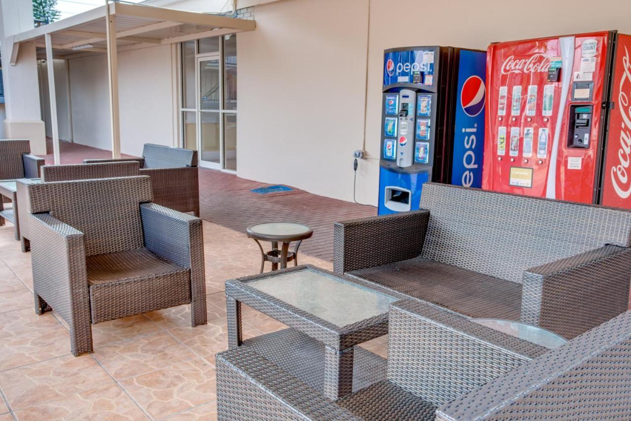 Days Inn By Wyndham St. Petersburg / Tampa Bay Area Pinellas Park Extérieur photo