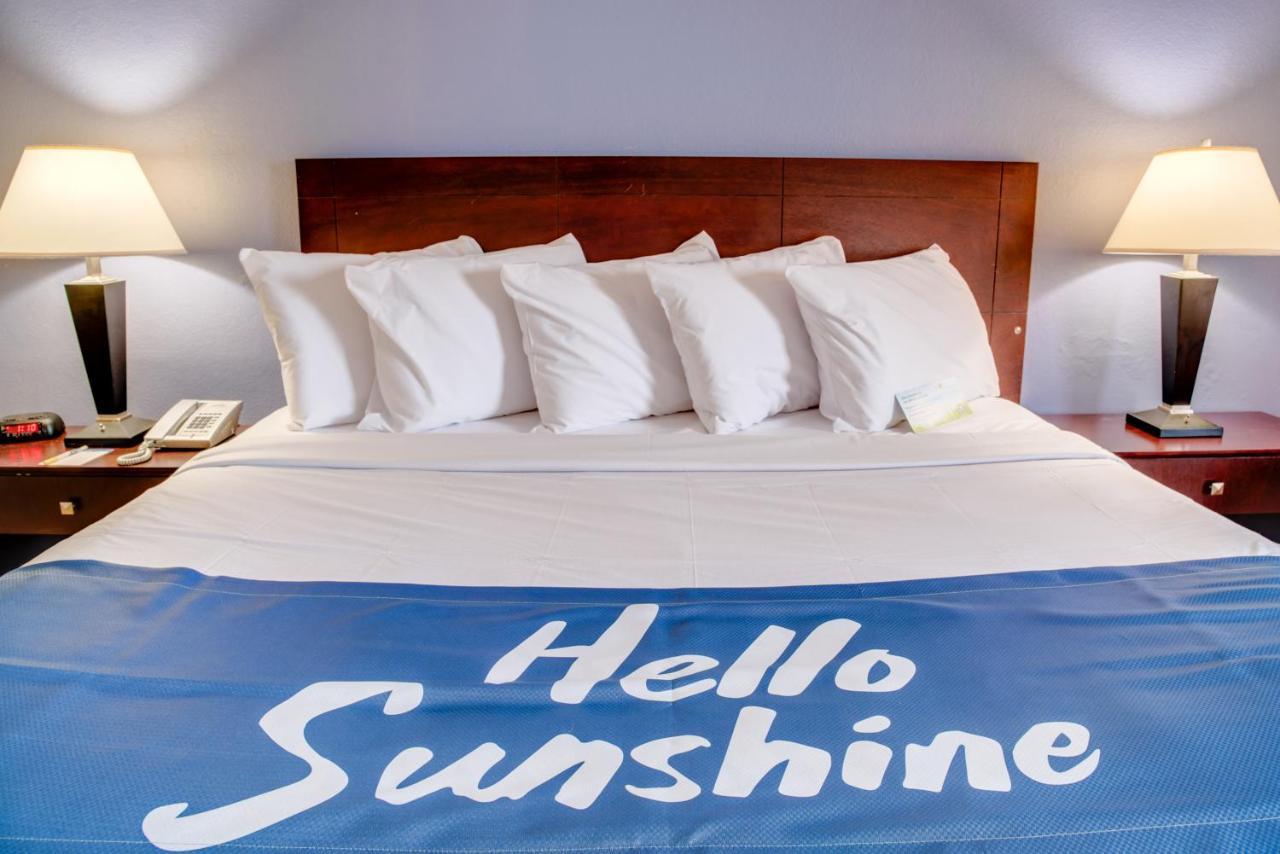 Days Inn By Wyndham St. Petersburg / Tampa Bay Area Pinellas Park Extérieur photo