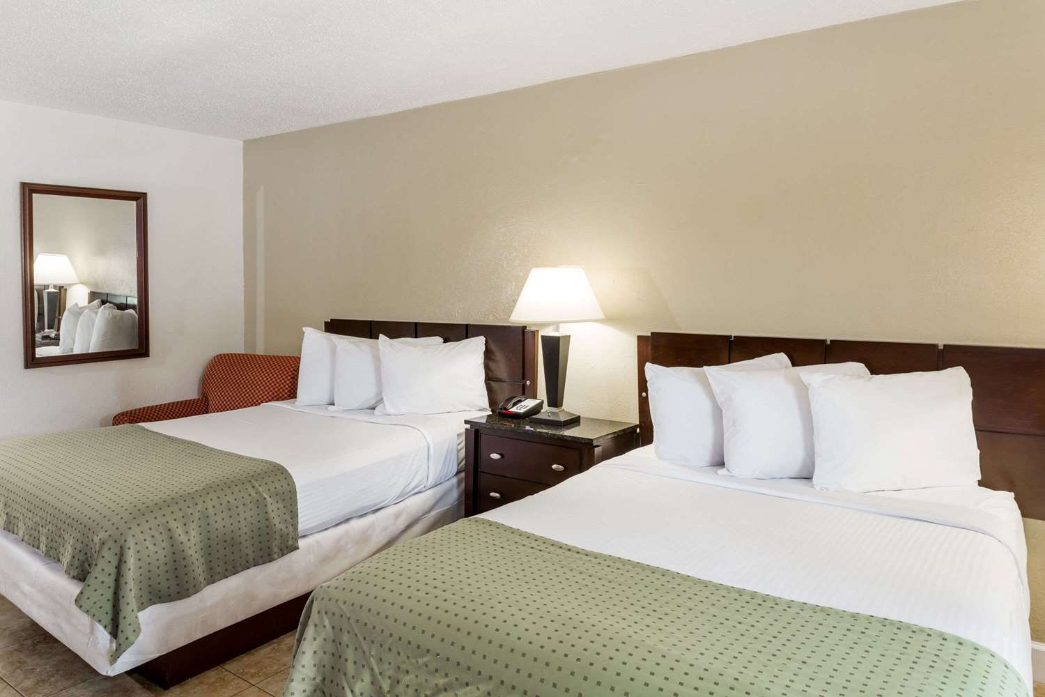 Days Inn By Wyndham St. Petersburg / Tampa Bay Area Pinellas Park Extérieur photo