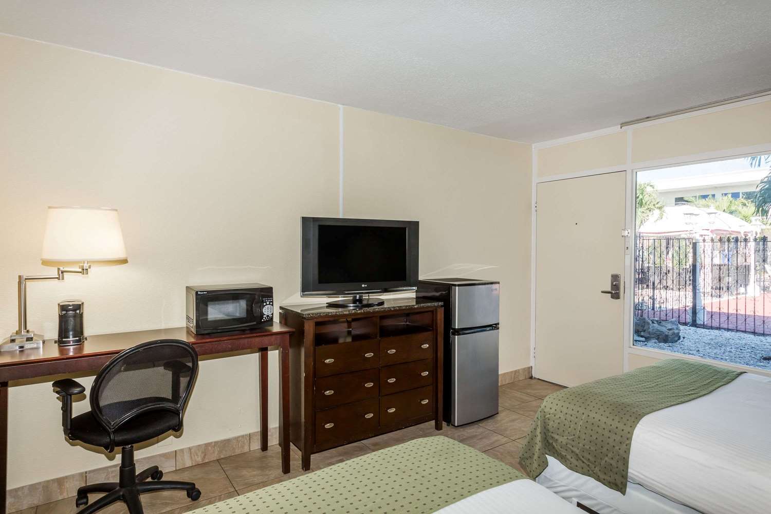 Days Inn By Wyndham St. Petersburg / Tampa Bay Area Pinellas Park Extérieur photo